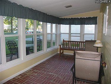 4th image of 23887 Beaumont Dr