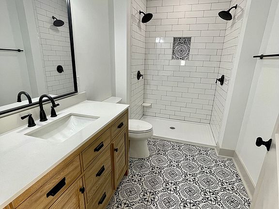 Hall Bath (Off Bedroom 2)