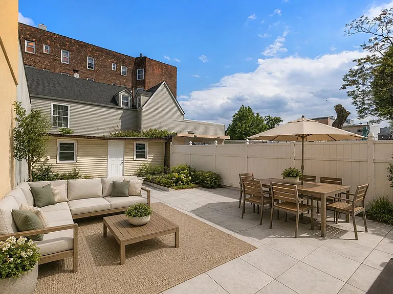 518 New York Ave #1 — Photo 14