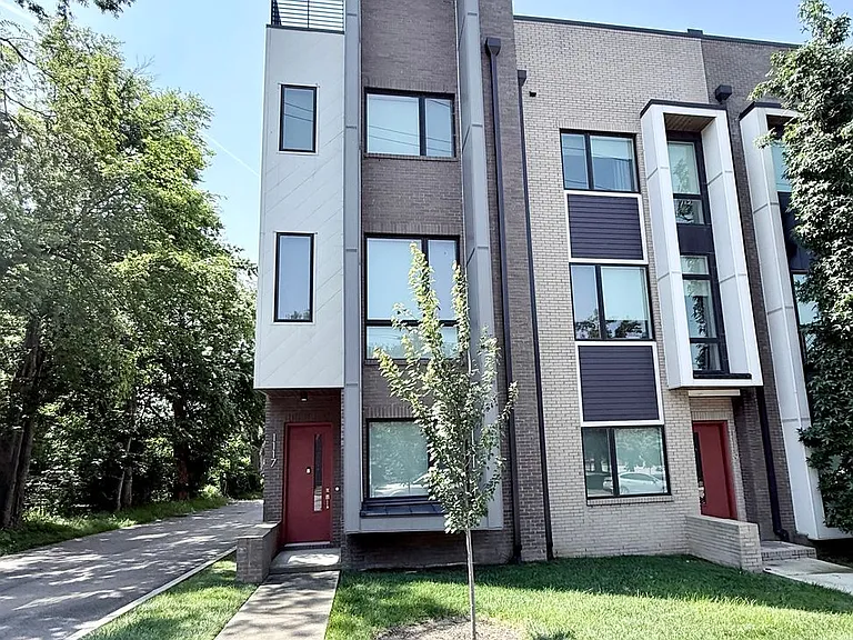 1117 Summit Ave — Photo 2
