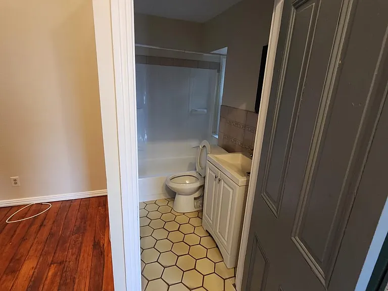 2210 E York St #12-3F — Photo 7