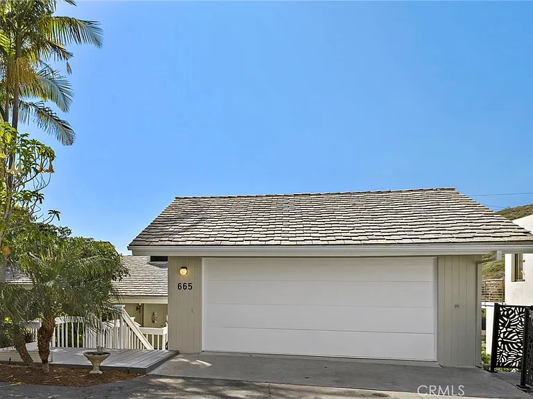 665 Temple Hills Dr — Photo 26