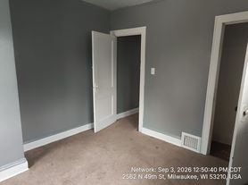 2560 N 49th St, Milwaukee, WI