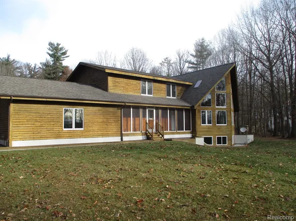7050 Trumble Rd, Saint Clair, MI 48079