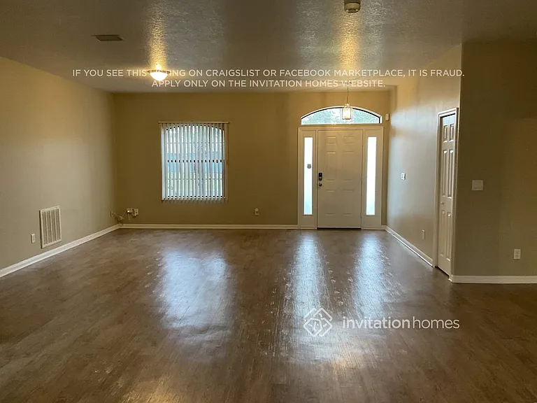 412 Commodore Ave NW — Photo 2