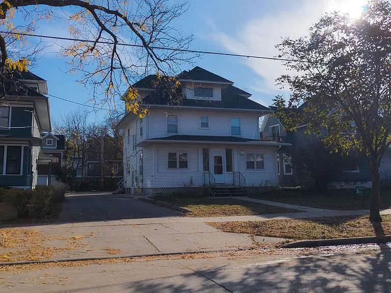 818 Center St W — Photo 12