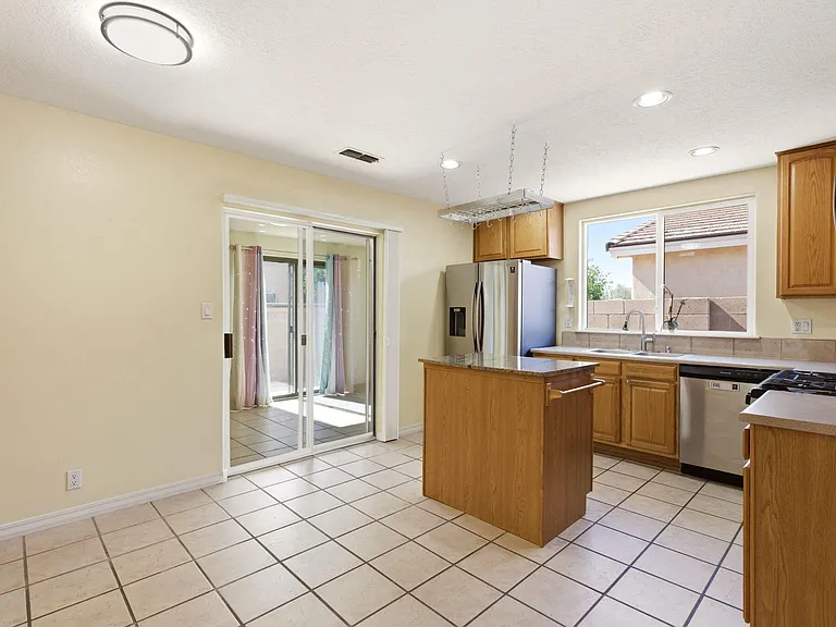 8319 Santa Clarita St NE — Photo 8