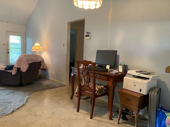4th image of 2210 Loc Loma Ln