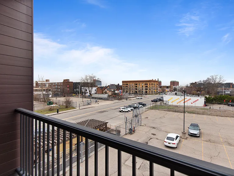 438 Selden St #302 — Photo 6