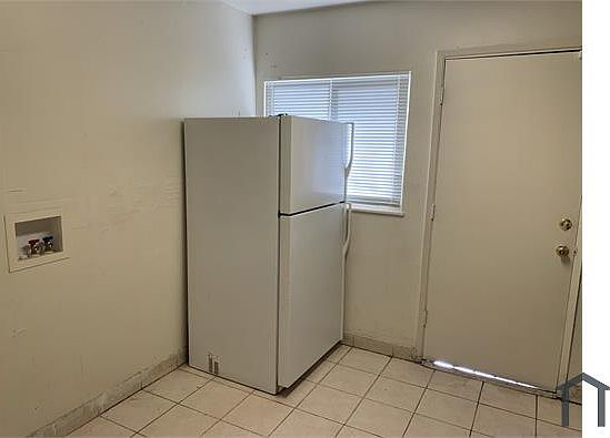 4th image of 23 Sunset Dr Unit A