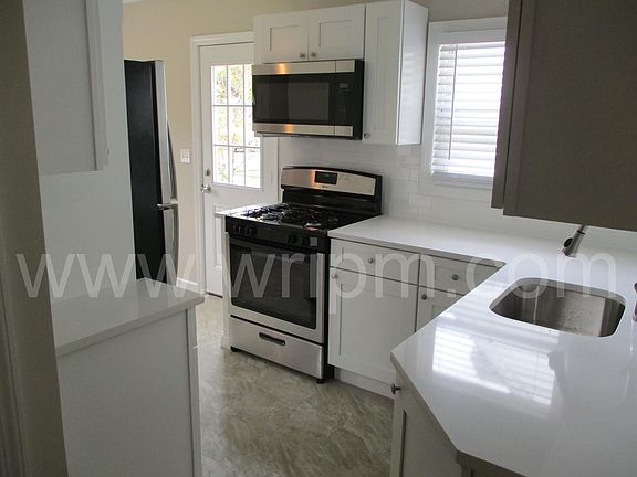 4th image of 487 Marshall Ct