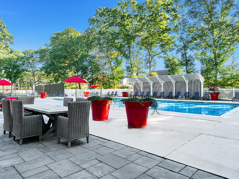 Royal Crest Estates — Photo 12