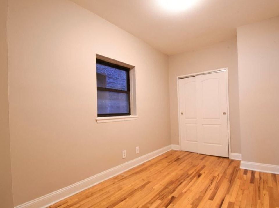 2nd image of 324 E 61st St #F1w