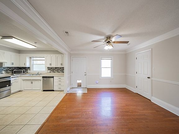 4th image of 2111 Gornto Rd