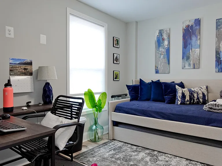 1315 N Lynnbrook Dr — Photo 2