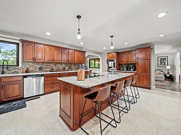 5th image of 350 Braewood Dr