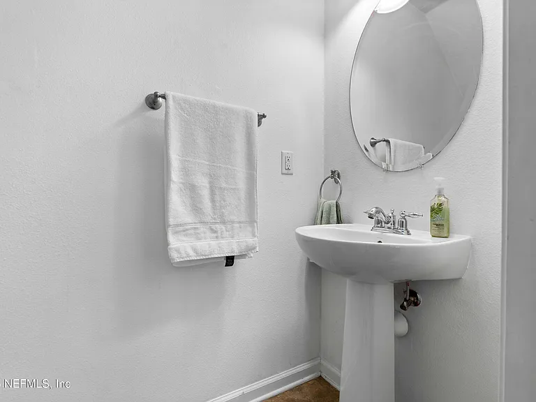 3897 Lionheart Dr — Photo 15