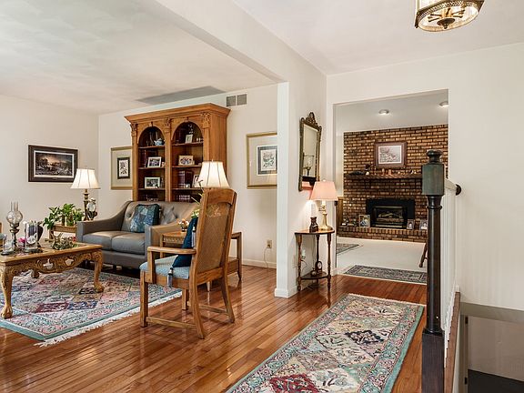 5th image of 5703 Vineyard Ln