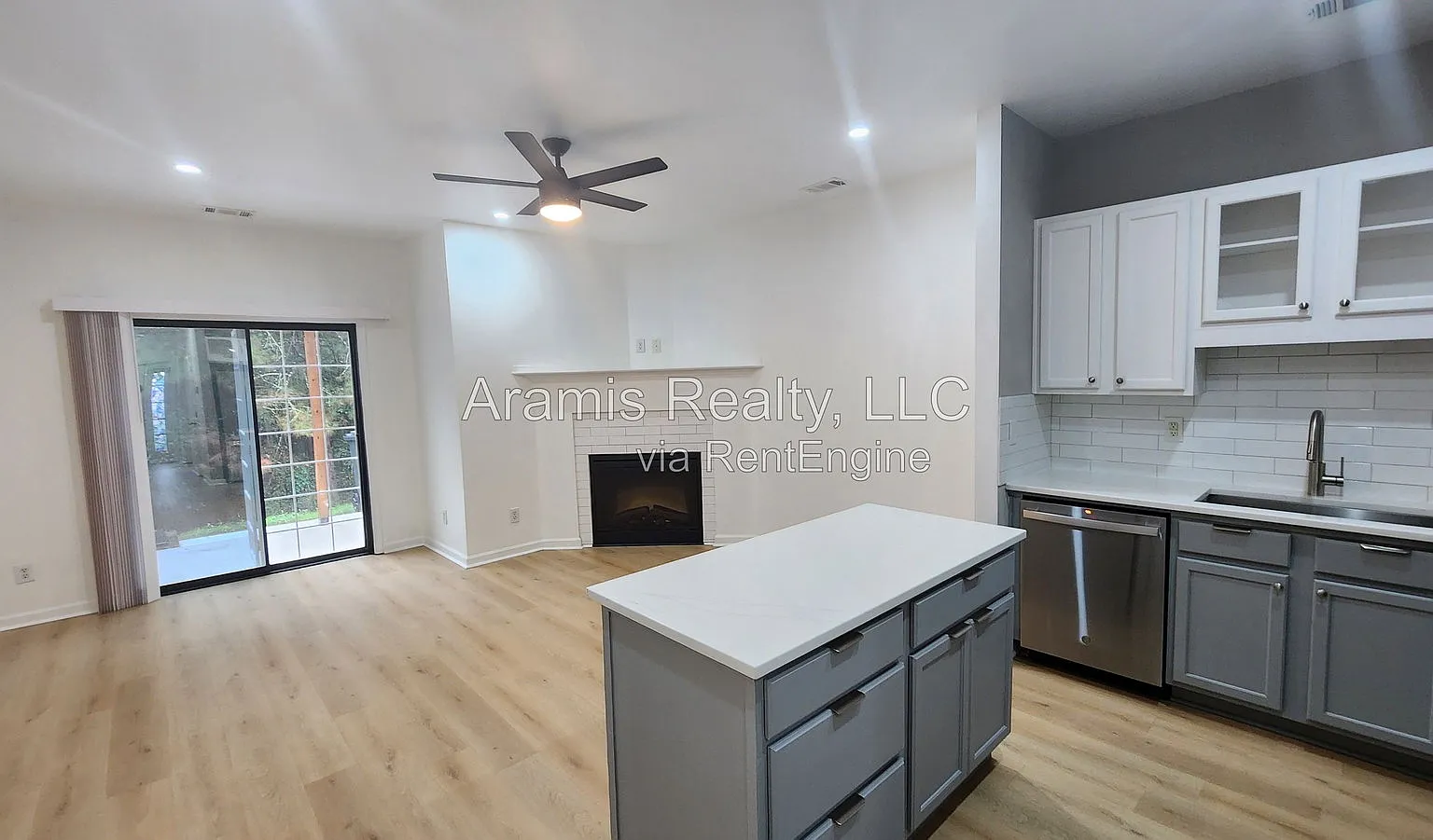 3 bed, 2.5 bath, 1742 sqft, $2,400 — Photo 2