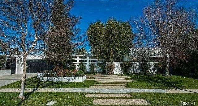 Immaculately Landscaped Front Yard