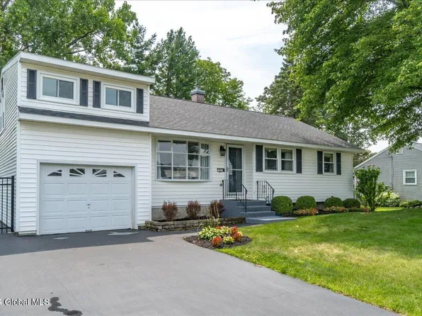 31 Margaret Drive, Loudonville, NY 12211