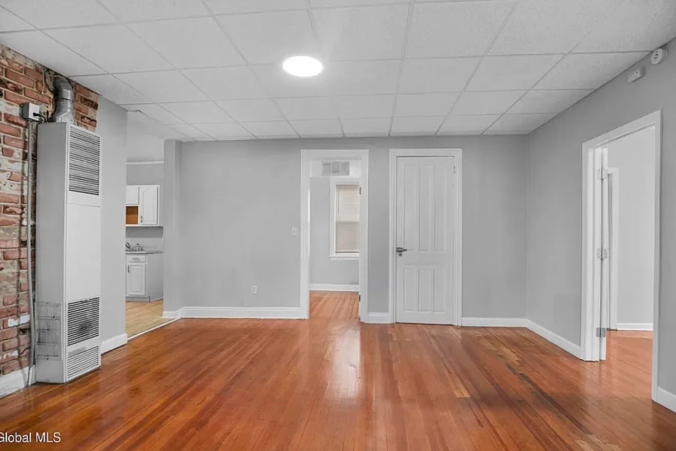 3 bed, 2236 sqft, $1,650 — Photo 3