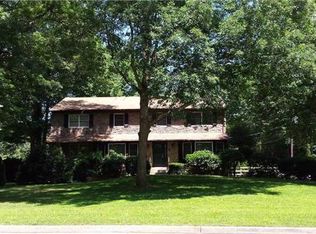 14 Loft Rd, Smithtown, NY 11787