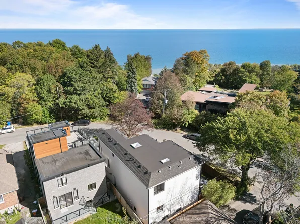 44 Sunnypoint Cres, Toronto, ON M1M 1B9