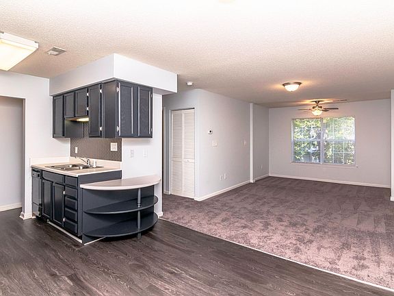 3rd image of 119 Timmerman St #101