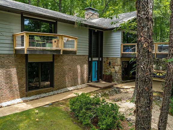 3rd image of 3241 Verdure Dr