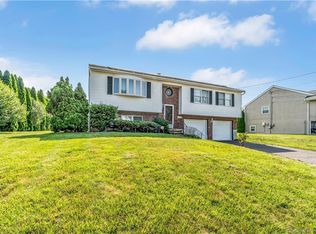 43 Oakcrest Cir, Waterbury, CT 06708