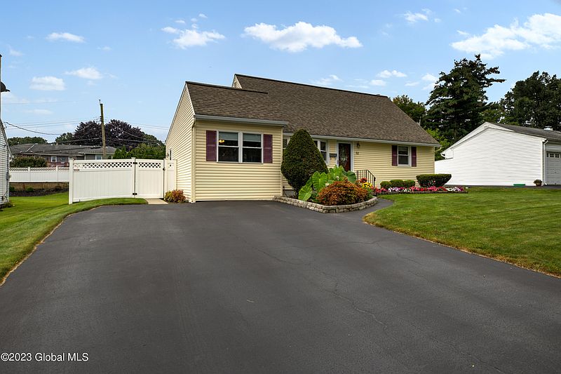 2nd image of 52 Southgate Road