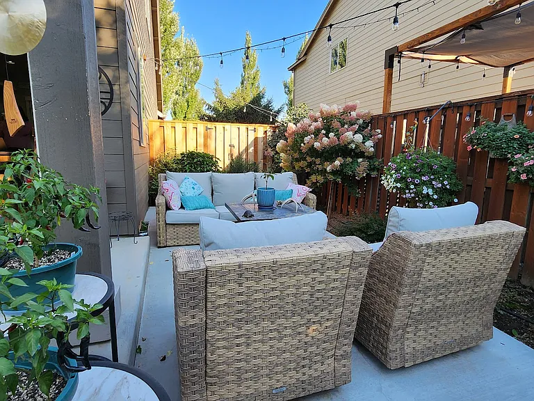 537 NW 28th St — Photo 3