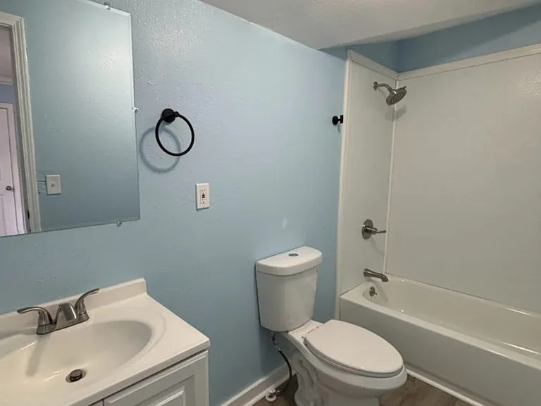 907 Winn St — Photo 6