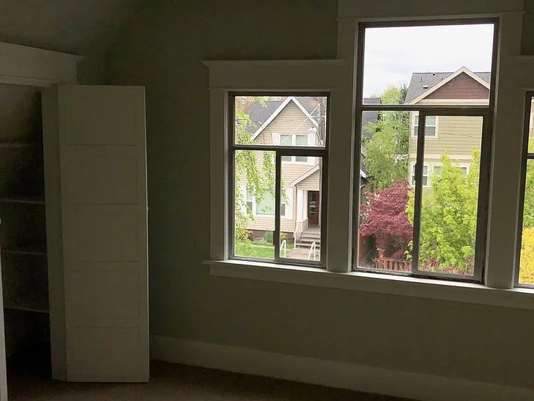 5034 12th Ave NE — Photo 10