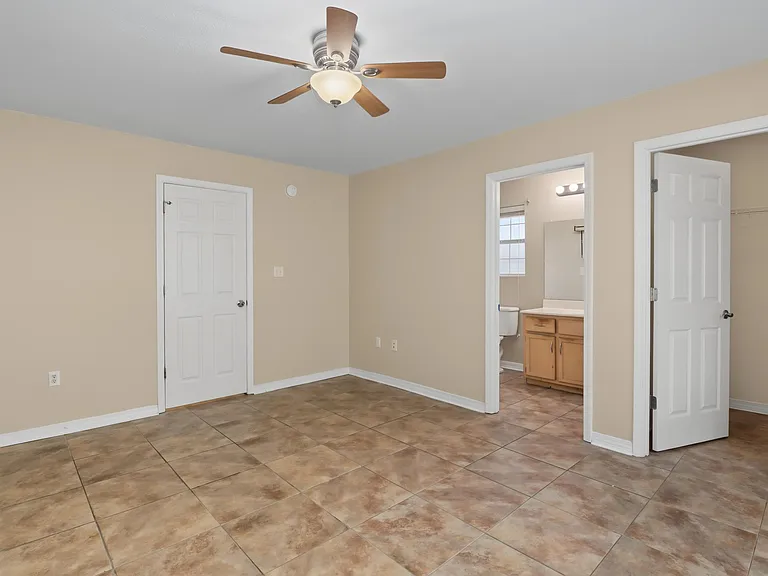2 Fleetwood Dr — Photo 9