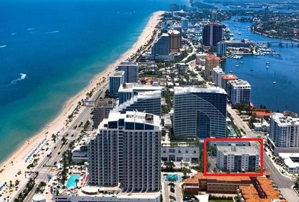 Leisure House - 3000 Riomar boxed in red...fantastic location!