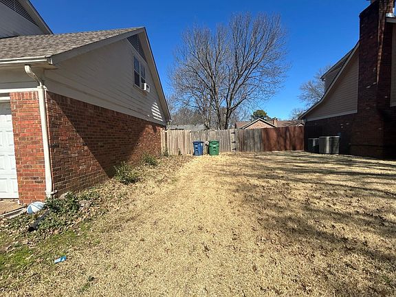 3rd image of 7916 Woodleaf Dr