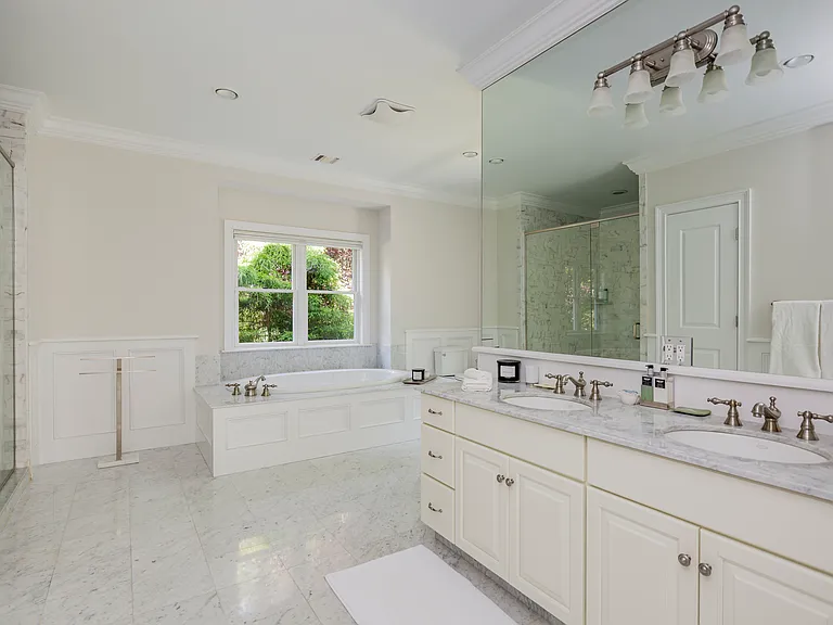 360 Canoe Place Rd — Photo 26