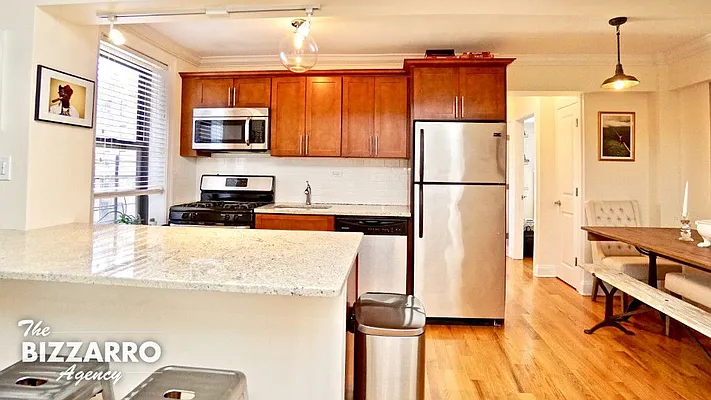 Sold by Bizzarro Agency | media 17