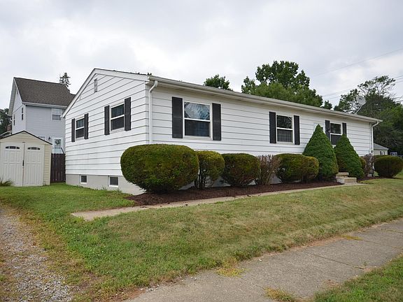 3rd image of 132 Pocantico Ave