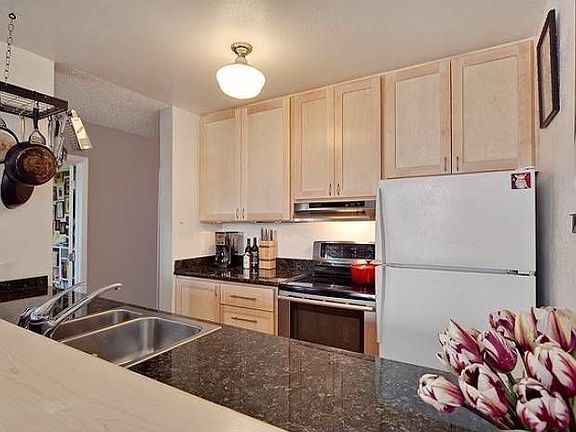 3rd image of 5844 NE 75th St #E305