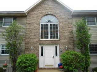 440 S Peace Rd, Sycamore, IL 60178