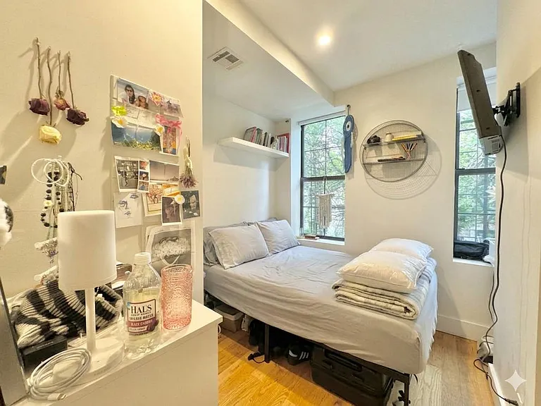871 Hart St #4R — Photo 4
