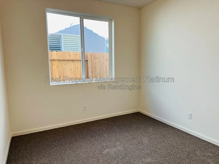 1477 Las Rosas Ave — Photo 18