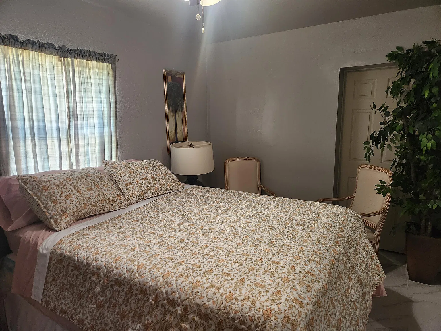 2 bed, 1.0 bath, 1332 sqft, $2,000 — Photo 3