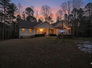 7056 Hunters Pointe Dr, Gloucester, VA 23061