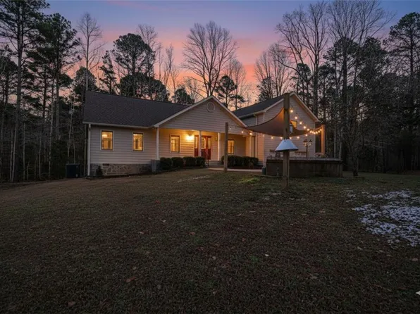 7056 Hunters Pointe Dr, Gloucester, VA 23061