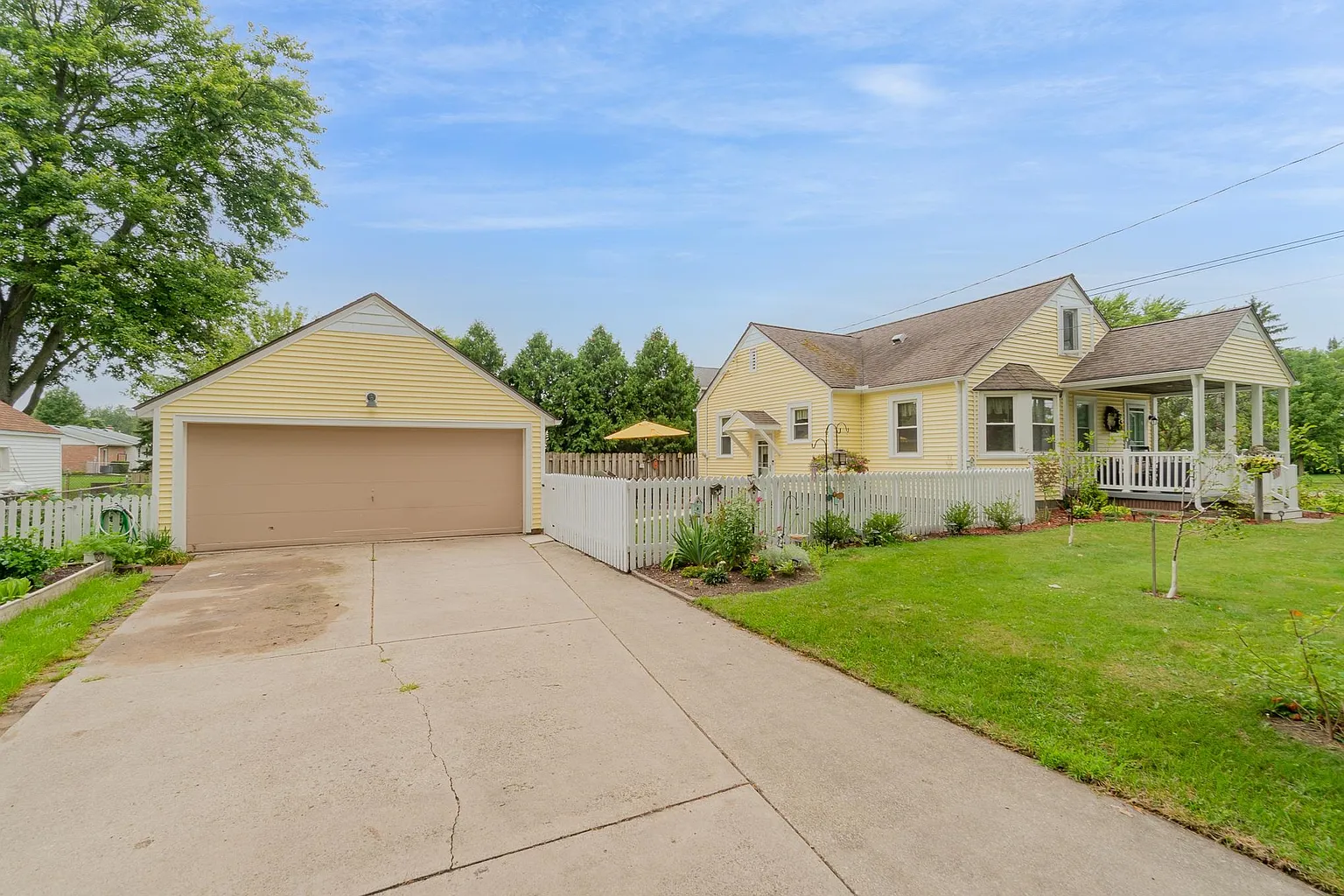 1114 Borton Ave photo 1
