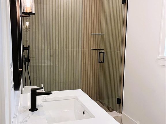 4th image of 244 L St #4